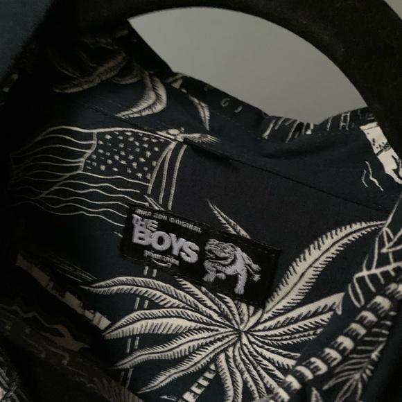 Amazon Prime “The Boys” Hawaiian Style Button Up - Picture 3 of 5